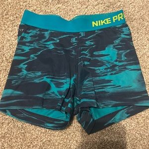 Nike pro, size small, barely worn